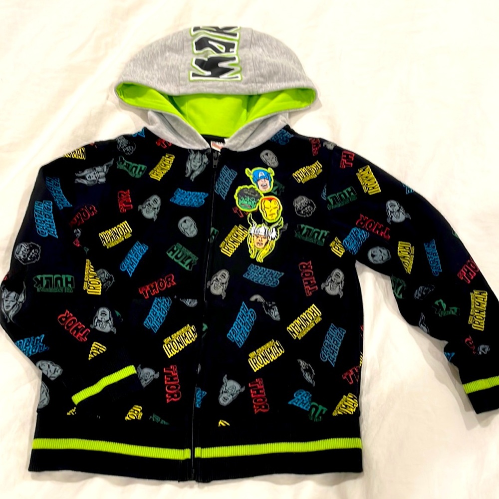 Marvel superheroes sweatshirt, size 6 kids.